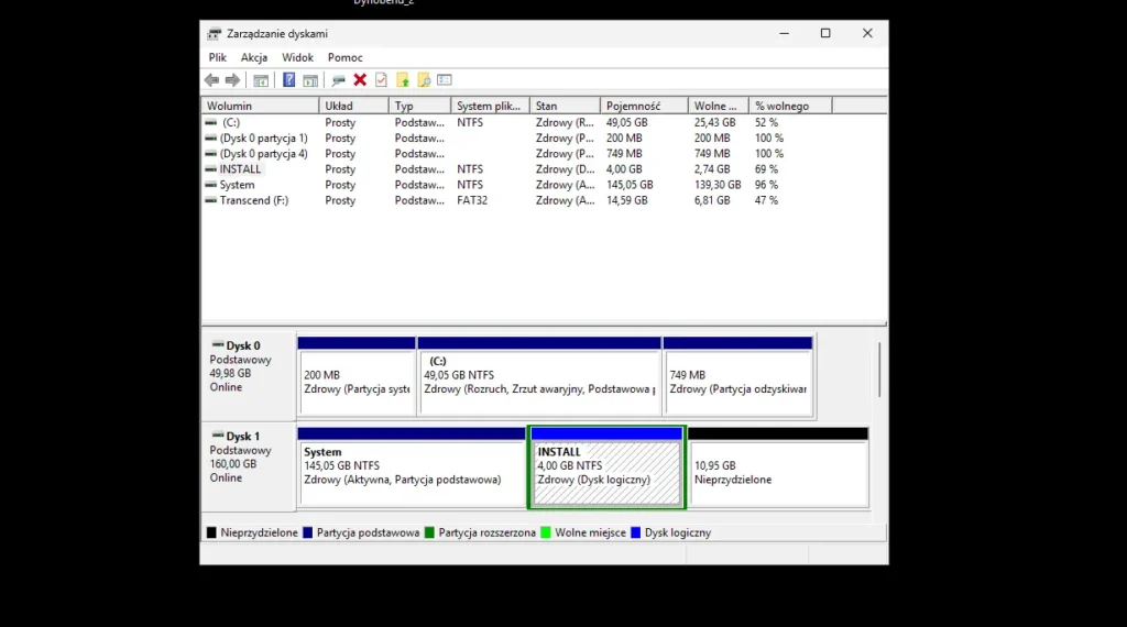 Zrzut ekranu: Pokazane dyski w maszynie wirtualnej. Widoczny "Dysk 1", na którym została odtworzona kopia zapasowa PBF