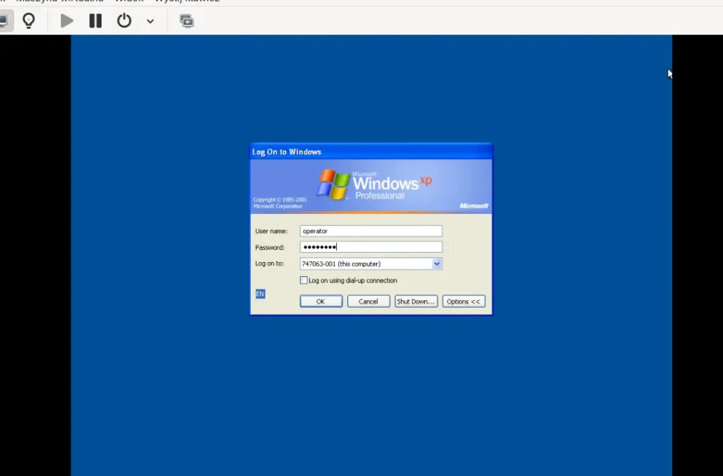 Zrzut ekranu: Wpisywanie hasła "Dynobend" dla konta "operator"